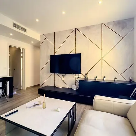 Comfort, Style & Value Near Barceloneta Beaches *